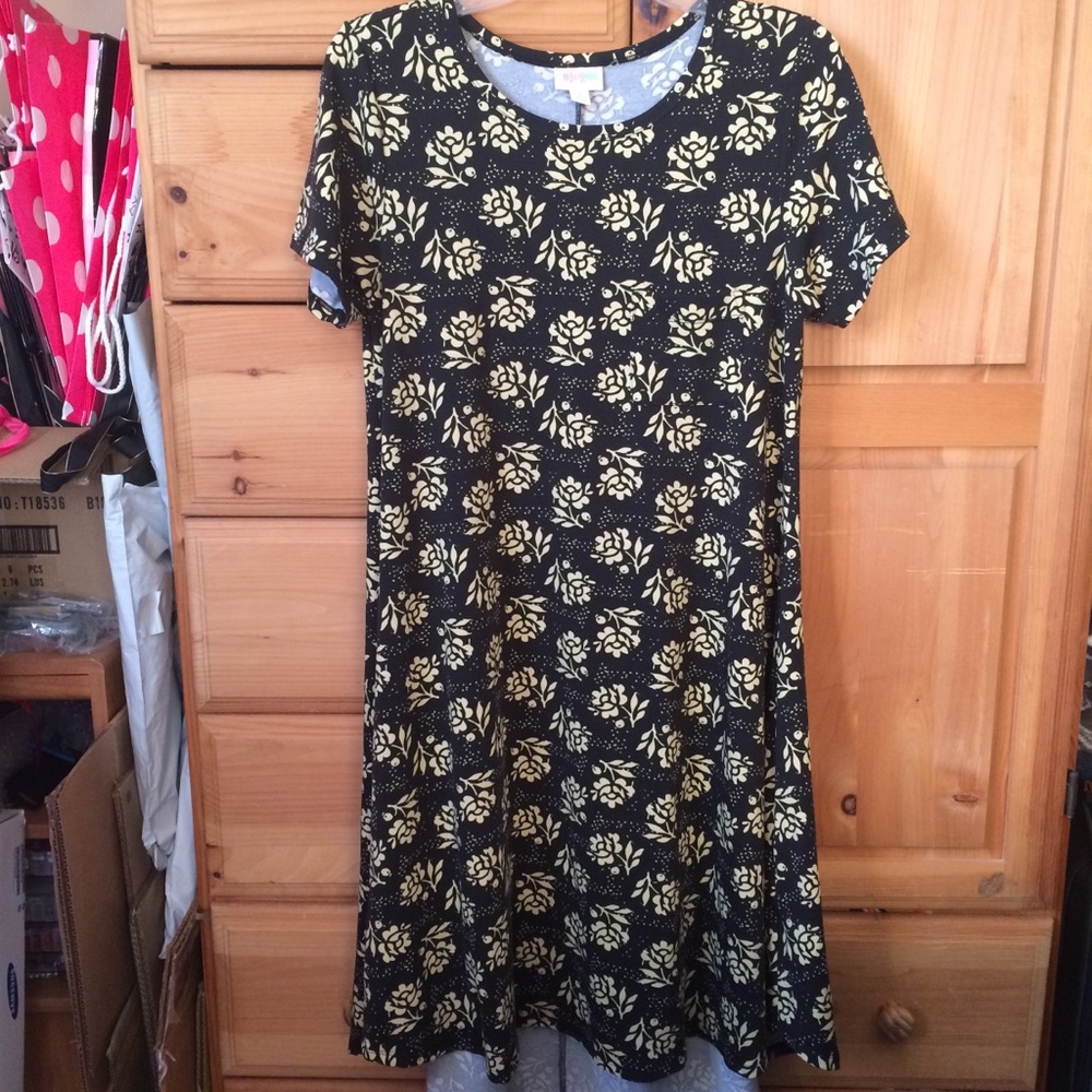 Black Floral Flowers Vintage Carly Lularoe Cream